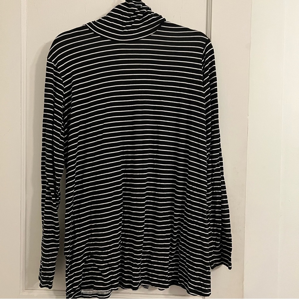 Stripped turtle neck black and white shirt